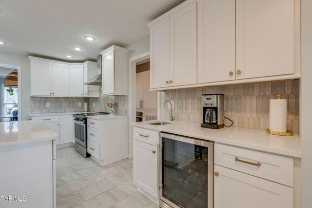 202 Jessicas Way, Johnson City, TN 37615