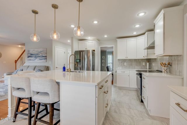 202 Jessicas Way, Johnson City, TN 37615
