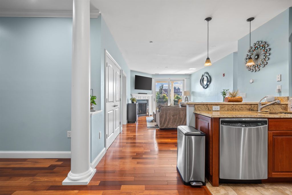 52 Main St Apt 402, Nashua, NH 03064