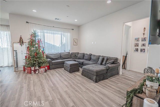 2111 Seville, Santa Paula, CA 93060