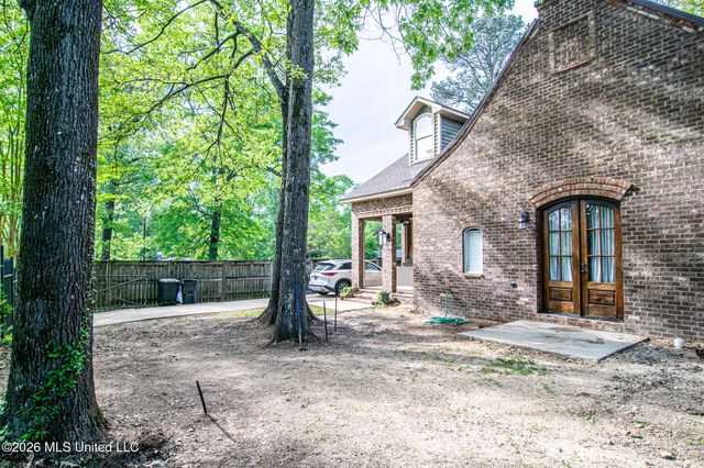 1612 E Northside Dr Drive, Jackson, MS 39211