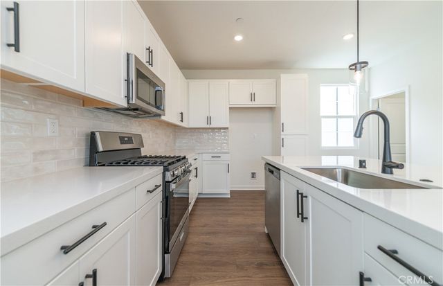 2472 E Stanley Paseo, Ontario, CA 91762