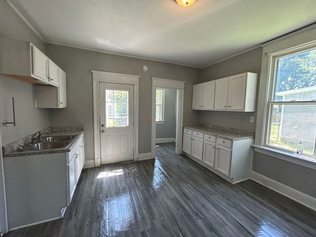 503 W 17th Street, Davenport, IA 52803