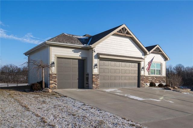 1300 NW Crestwood Drive, Grain Valley, MO 64029