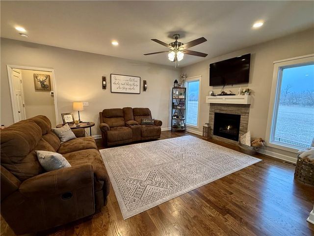 1300 NW Crestwood Drive, Grain Valley, MO 64029