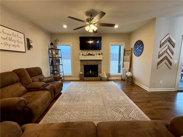 1300 NW Crestwood Drive, Grain Valley, MO 64029