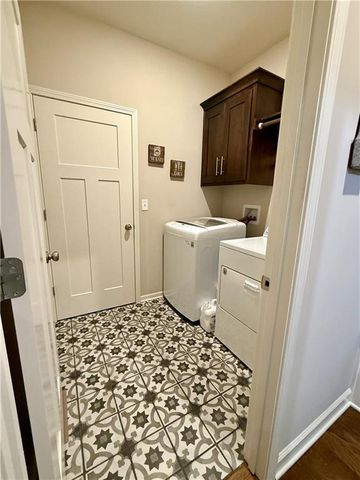 1300 NW Crestwood Drive, Grain Valley, MO 64029