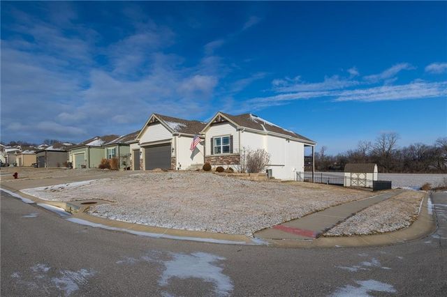 1300 NW Crestwood Drive, Grain Valley, MO 64029