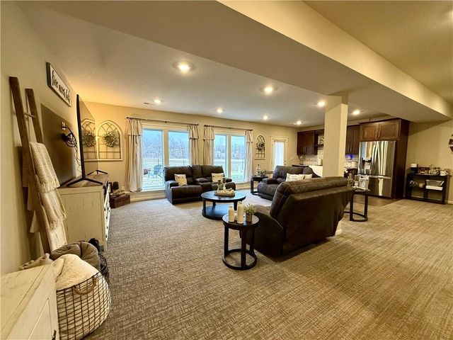 1300 NW Crestwood Drive, Grain Valley, MO 64029