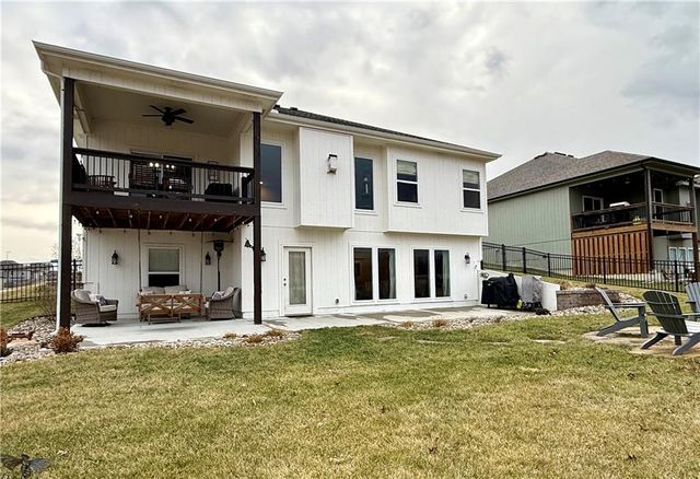 1300 NW Crestwood Drive, Grain Valley, MO 64029