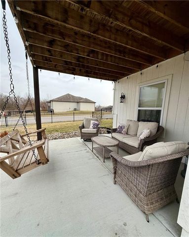 1300 NW Crestwood Drive, Grain Valley, MO 64029