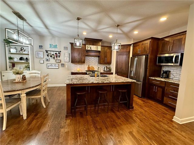 1300 NW Crestwood Drive, Grain Valley, MO 64029