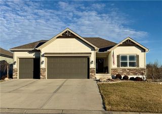 1300 NW Crestwood Drive, Grain Valley, MO 64029