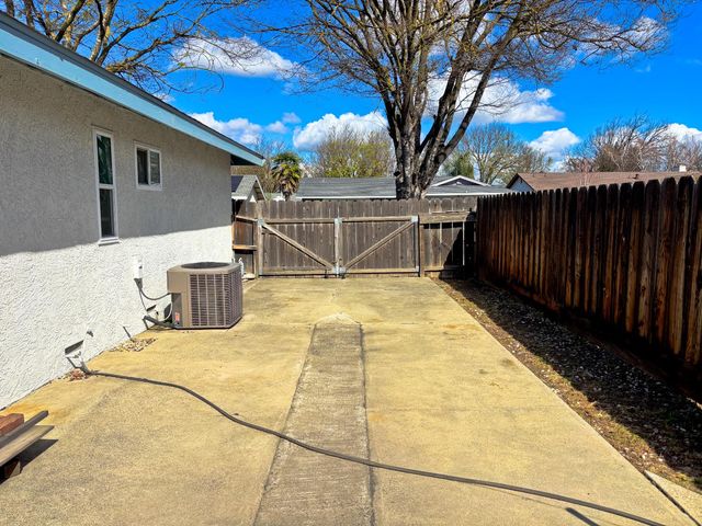 1600 Fairington Ln, Modesto, CA 95355