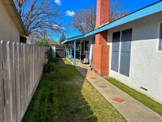 1600 Fairington Ln, Modesto, CA 95355