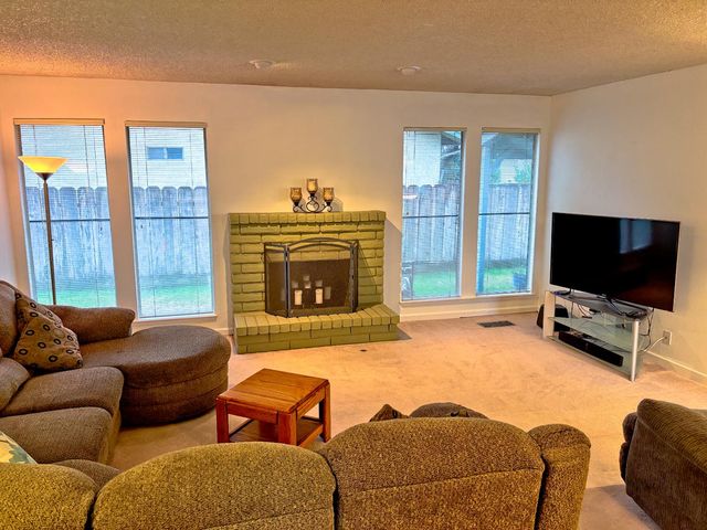 1600 Fairington Ln, Modesto, CA 95355