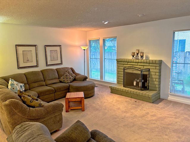 1600 Fairington Ln, Modesto, CA 95355