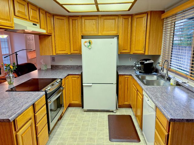 1600 Fairington Ln, Modesto, CA 95355