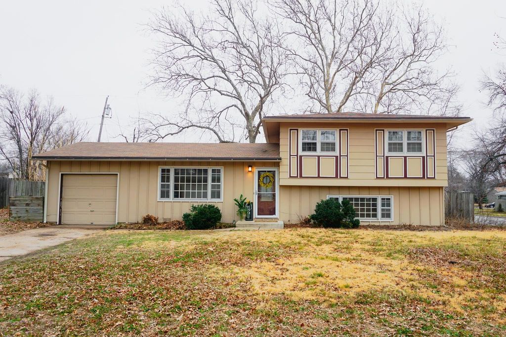 7300 W Warren St, Wichita, KS 67212