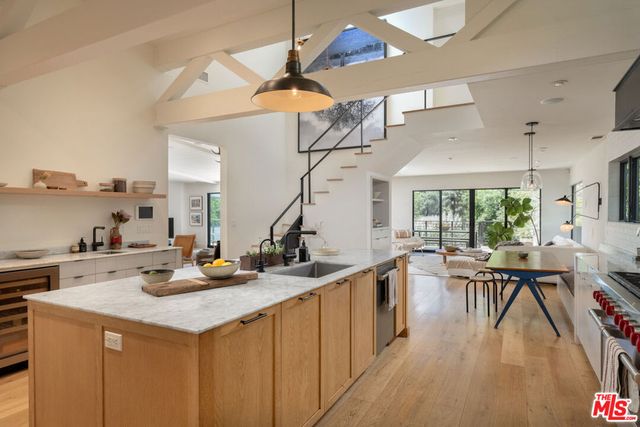 226 S Rimpau Boulevard, Los Angeles, CA 90004