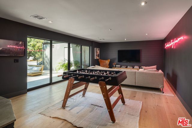 226 S Rimpau Boulevard, Los Angeles, CA 90004