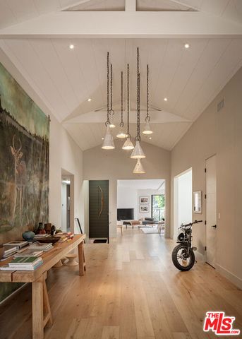 226 S Rimpau Boulevard, Los Angeles, CA 90004