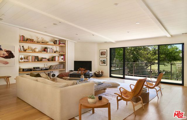 226 S Rimpau Boulevard, Los Angeles, CA 90004