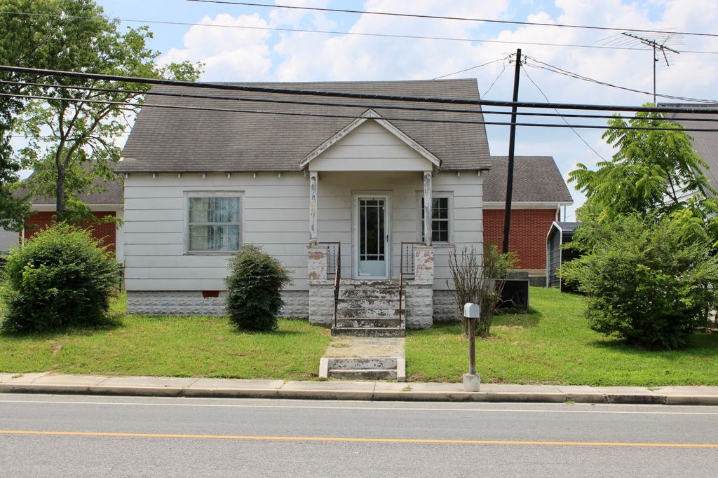202 S McCrary St, Woodbury, TN 37190