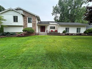 34423 Lakehurst Drive, Farmington Hills, MI 48331