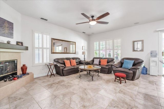 3 Anton Ct, Sacramento, CA 95835