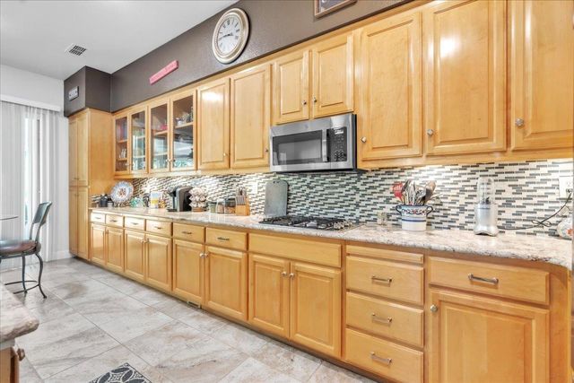 3 Anton Ct, Sacramento, CA 95835