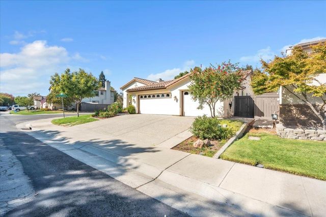 3 Anton Ct, Sacramento, CA 95835
