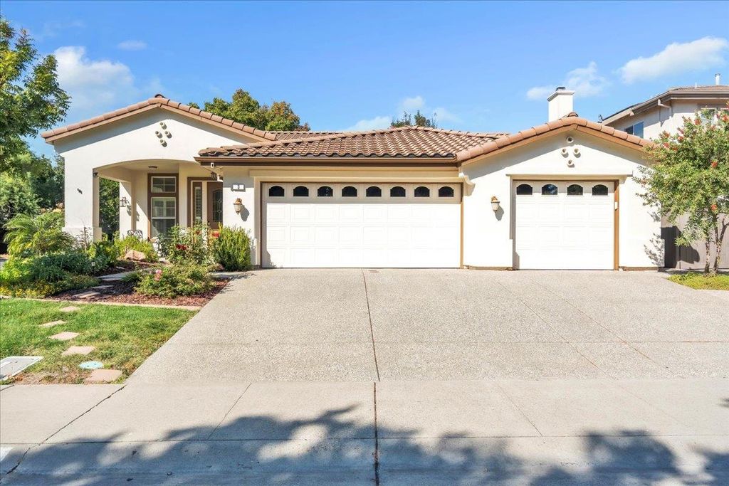 3 Anton Ct, Sacramento, CA 95835