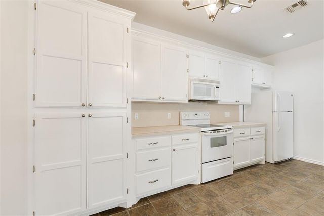 10 NW 156th Street 10, Edmond, OK 73013