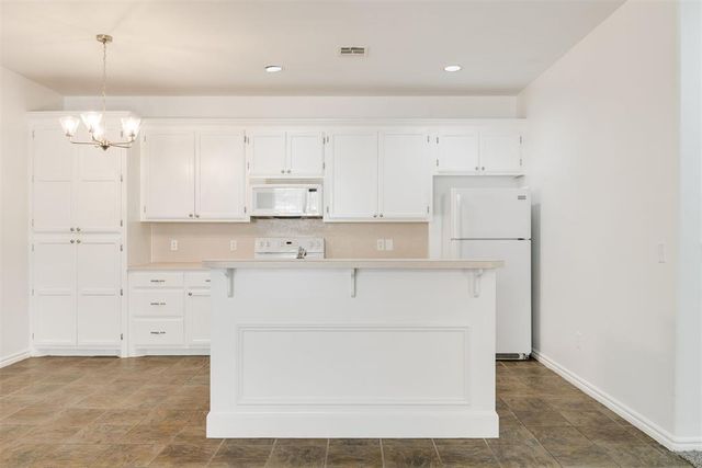 10 NW 156th Street 10, Edmond, OK 73013