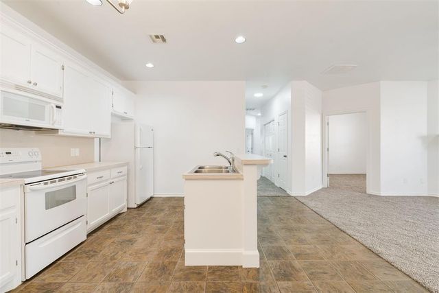 10 NW 156th Street 10, Edmond, OK 73013