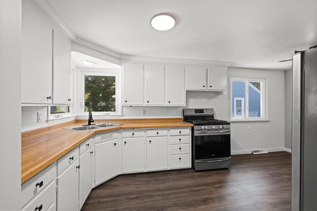 1627 SMITH STREET, Green Bay, WI 54302