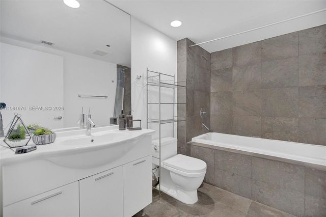 475 Brickell Ave 5010, Miami, FL 33131