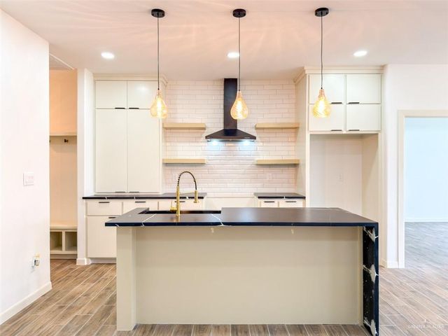 9218 N 25th Lane, Mcallen, TX 78504