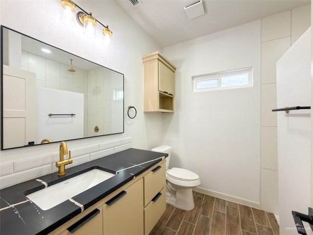 9218 N 25th Lane, Mcallen, TX 78504