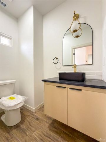 9218 N 25th Lane, Mcallen, TX 78504