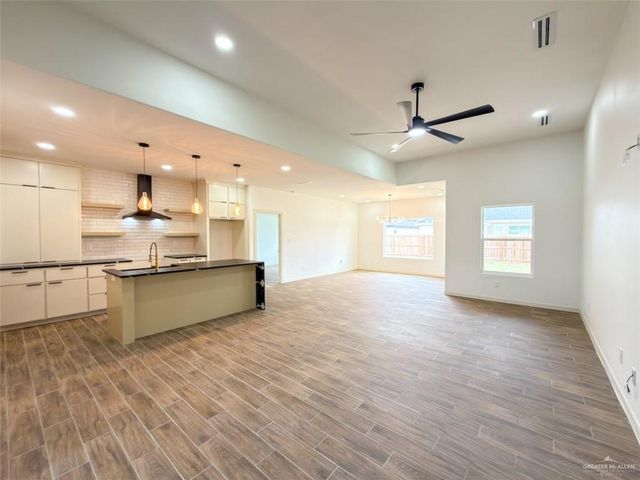 9218 N 25th Lane, Mcallen, TX 78504