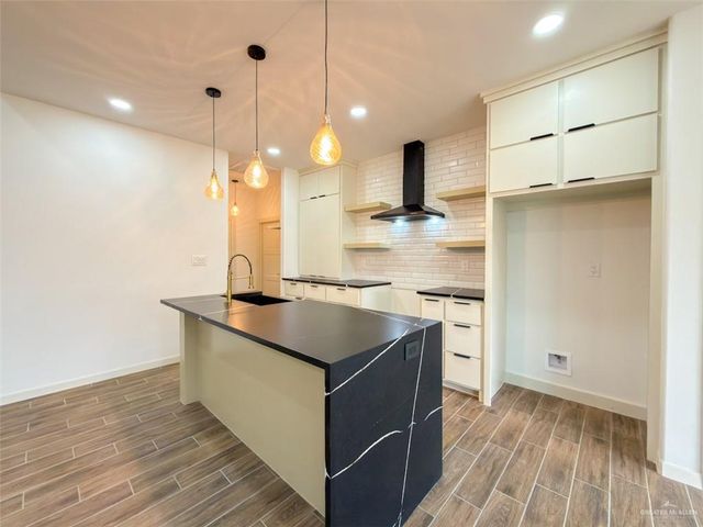 9218 N 25th Lane, Mcallen, TX 78504