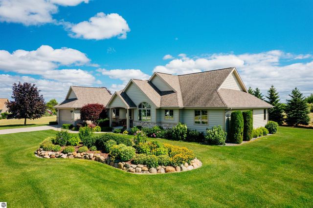 4213 Wolverine Drive, Williamsburg, MI 49690