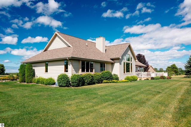 4213 Wolverine Drive, Williamsburg, MI 49690