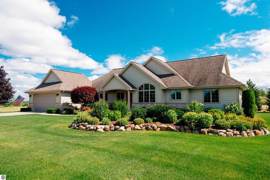 4213 Wolverine Drive, Williamsburg, MI 49690