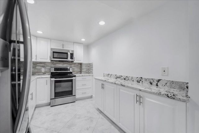 5280 NW 2nd Avenue PH-15, Boca Raton, FL 33487