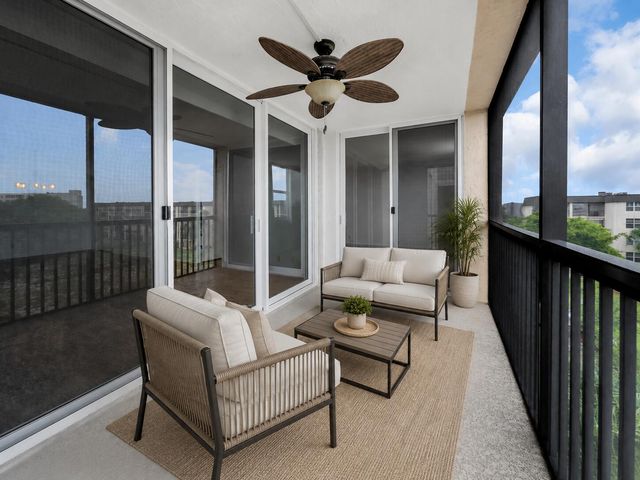 5280 NW 2nd Avenue PH-15, Boca Raton, FL 33487