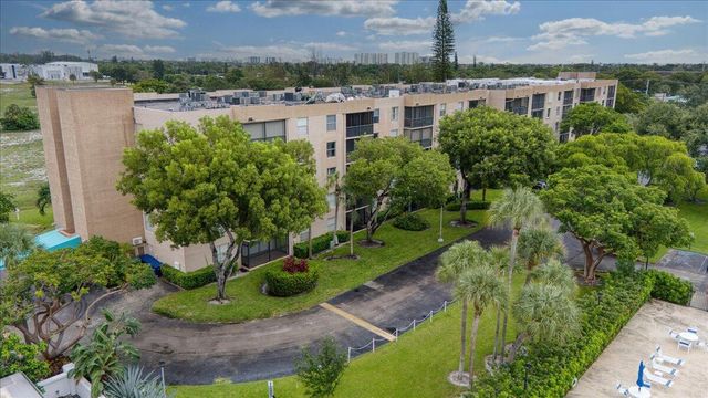 5280 NW 2nd Avenue PH-15, Boca Raton, FL 33487