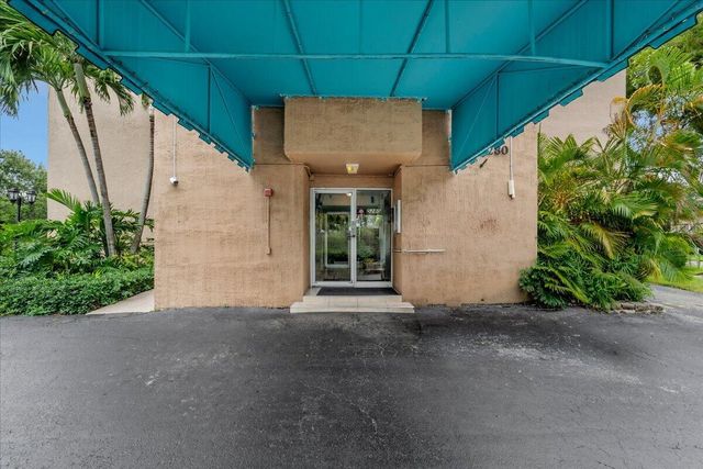 5280 NW 2nd Avenue PH-15, Boca Raton, FL 33487